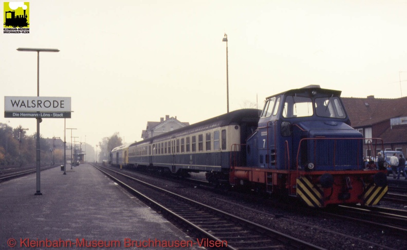 041-553D,Diesellok-7-m-Sonderzug,Bf.Walsrode,18-10-1986.jpg