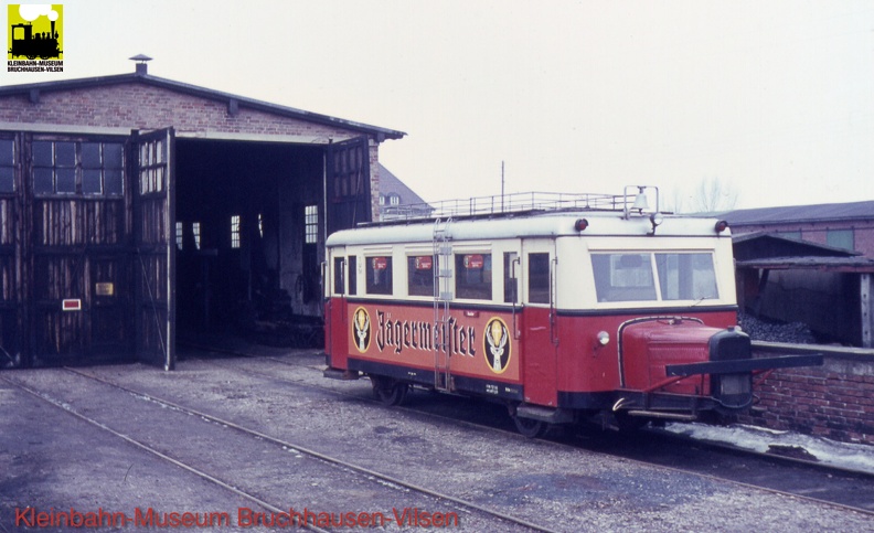 031-509D-V2,T141-vor-dem-Lokschuppen-in-Lüchow-Süd,Aufn-HOK-23-03-1969.jpg