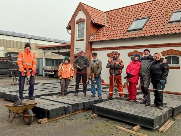 005 Gruppenbild mit Damen: Klaus, Hannes, Andreas, Jan, Jens, Birgit, Robert, Alex