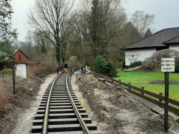 028 Ein erstes Stück lacht uns am Morgen fertig montiert entgegen!<br />Foto Klaus E.