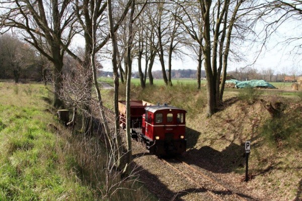 058 Im Einschnitt &quot;erwischt&quot; Regine den Leerzug.<br />Foto Regine M.