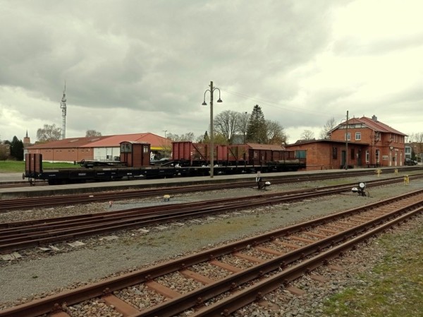 125 Für mich heißt es am frühen Nachmittag Abschied nehmen. Ein letzter  Blick von der Bushaltestelle auf den Bahnhof.