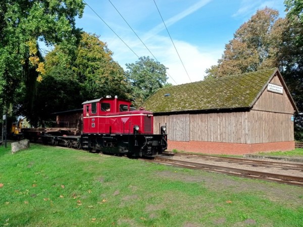 032<br />Nach der Pause fahren wir die Schienen nach Asendorf. In Heiligenberg ein Zwischenhalt, um Wg 140 aufzunehmen.