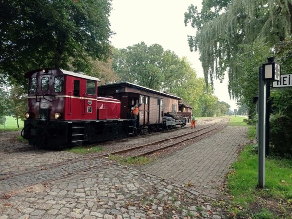 071<br />Kleiner Materialtausch in Heiligenberg am Schuppen