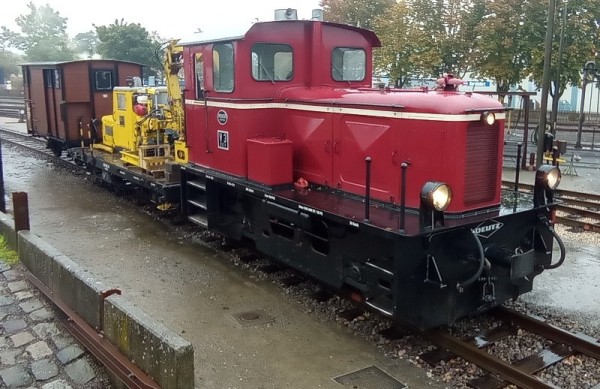 103<br />Regen am Morgen macht Kummer und Sorgen!<br />Wieder mal im Schietwetter fahren wir mit unserem Zug zur Baustelle.